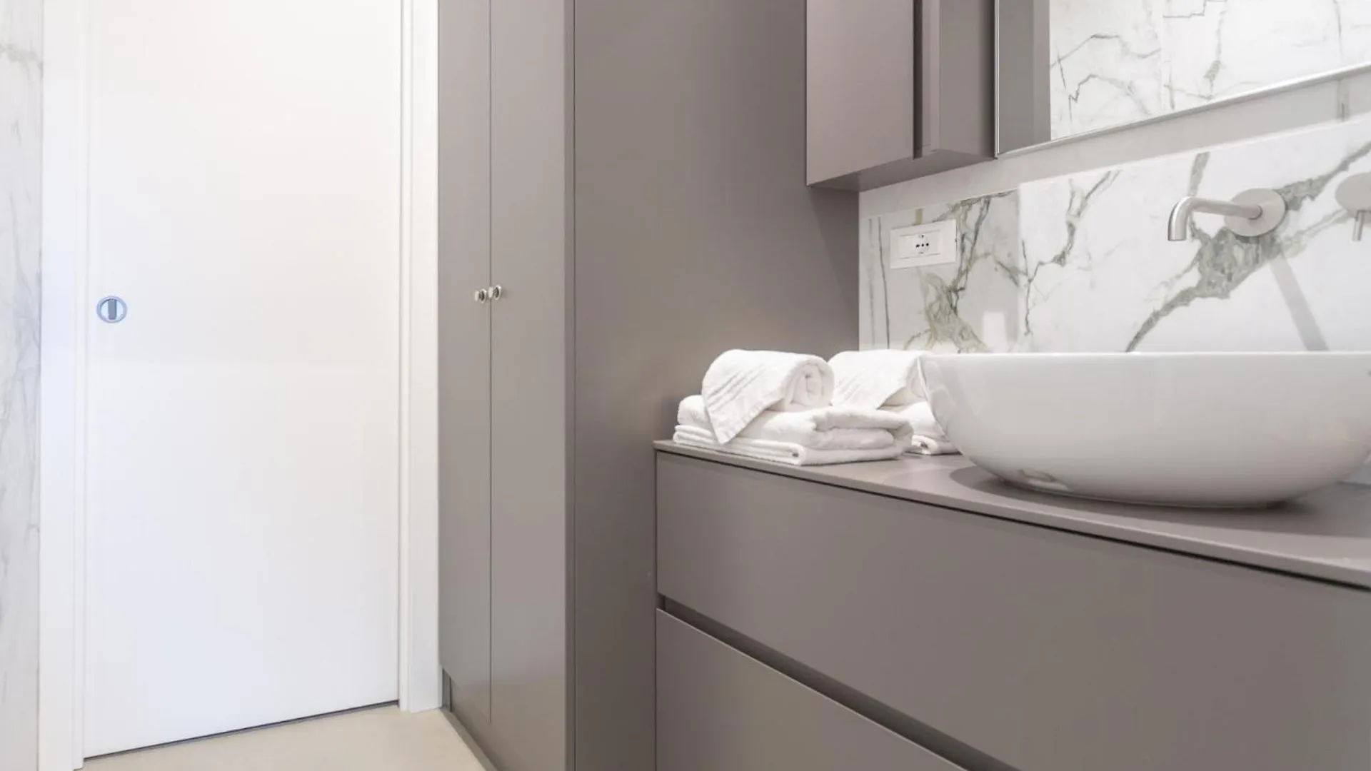 Charming & Bright Apartment Near Milan'S Fashion District Aparthotel