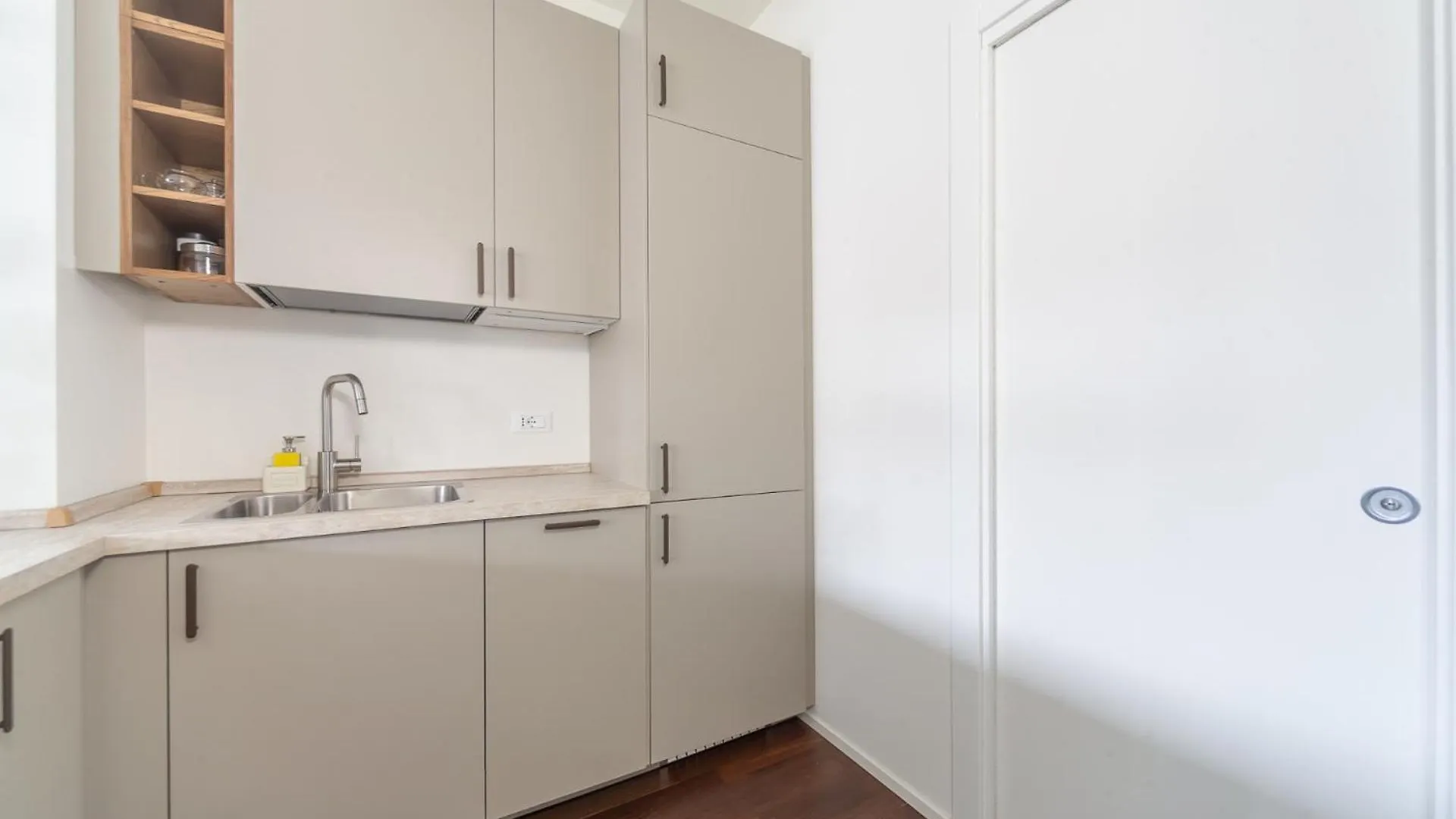 Aparthotel Charming & Bright Apartment Near Milan'S Fashion District Italy