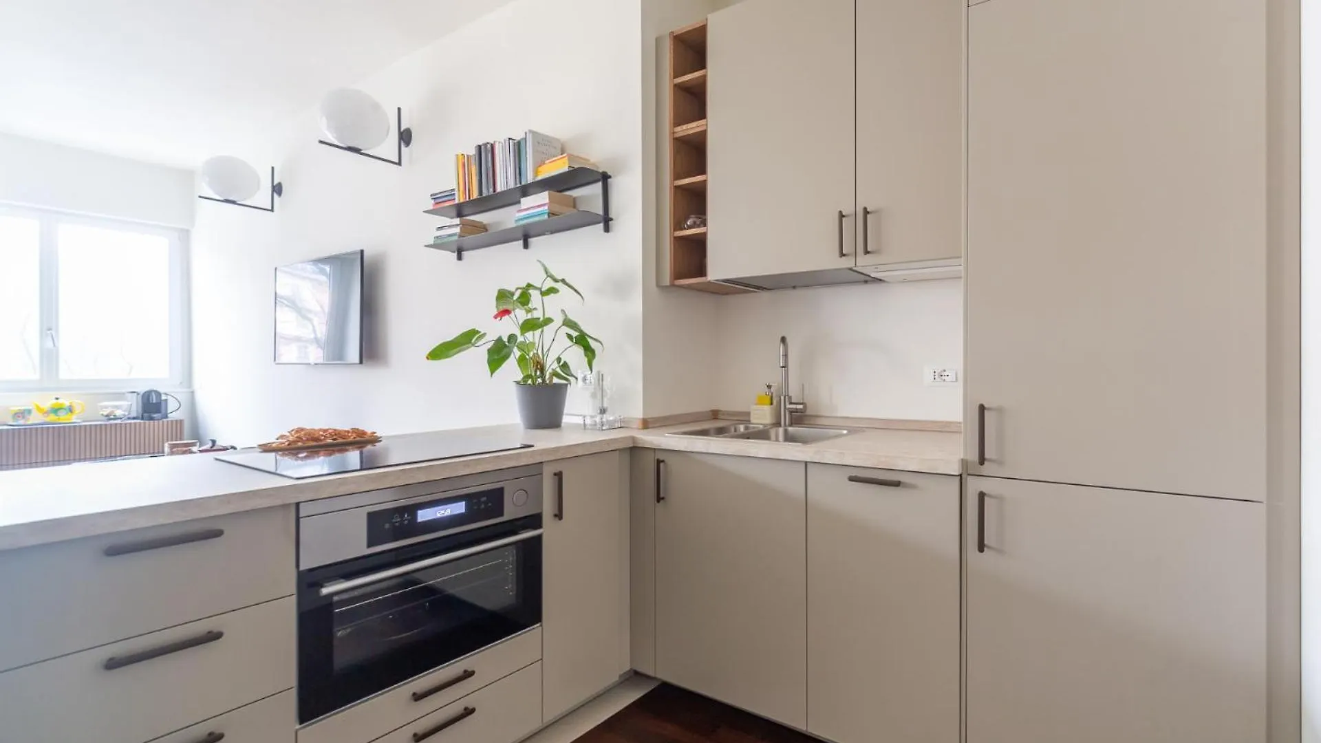 Charming & Bright Apartment Near Milan'S Fashion District 0*, Milan Italy